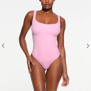 NWT SKIMS Fits Everybody Picot Trim Square Neck Bodysuit